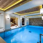 Chalet Raffine Avec Chambres Luxueuses Et Services Inclus - Fr-1-564-62 Alpehytte